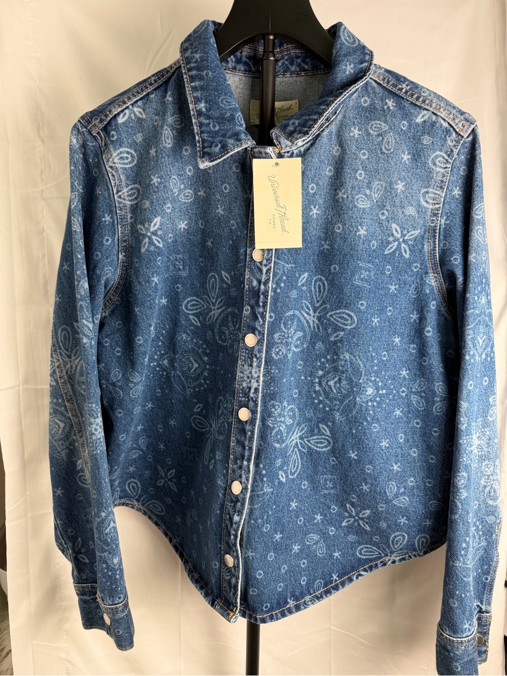 Universal thread L Blue Printed Denim Button-Front Shirt